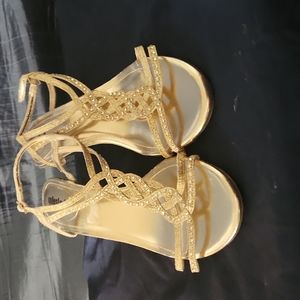 Womens brand new sz 8 gold 1/2 in high heels